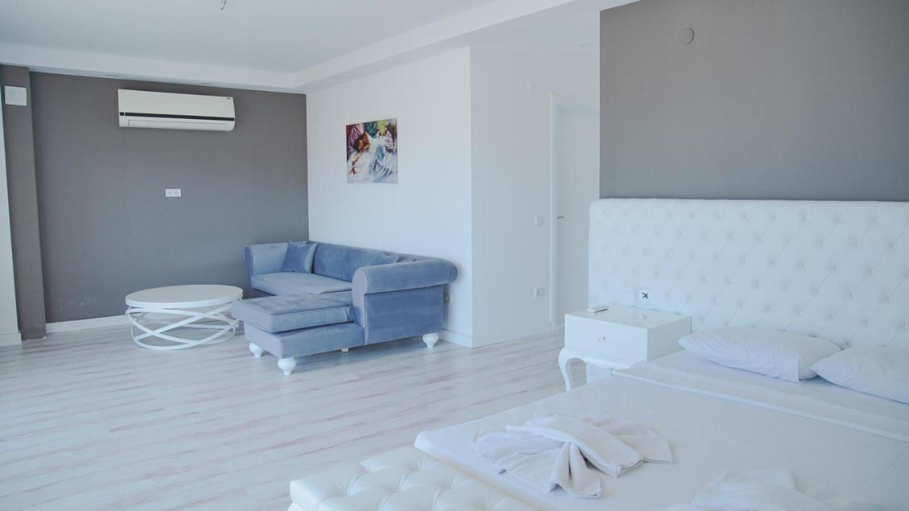 Oezel Bahceli Villa *